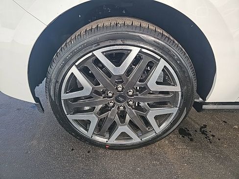 New 2026 Ford Expedition Max Platinum image 8