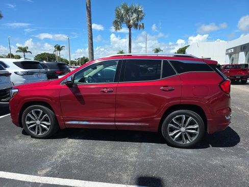 Used 2019 GMC Terrain Denali w/ Advanced Safety Package FWD image 5