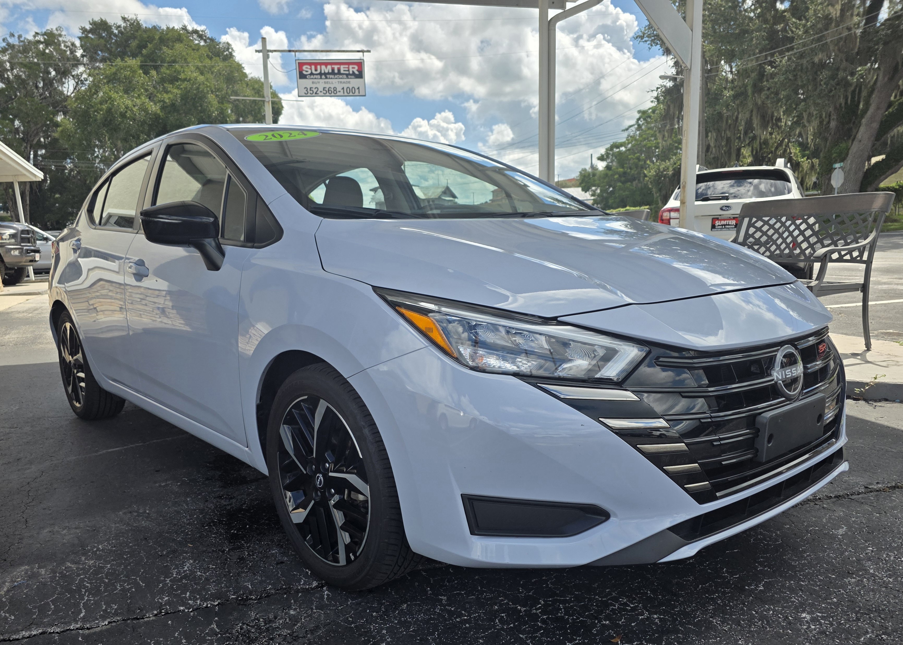Used 2024 Nissan Versa SR FWD image 10