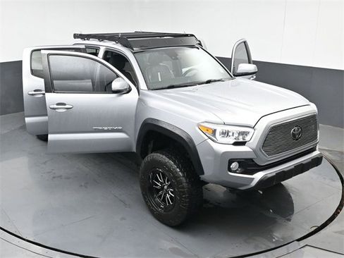 Used 2021 Toyota Tacoma TRD Off-Road image 48