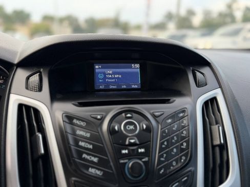 Used 2014 Ford Focus SE w/ Equipment Group 201A FWD image 11