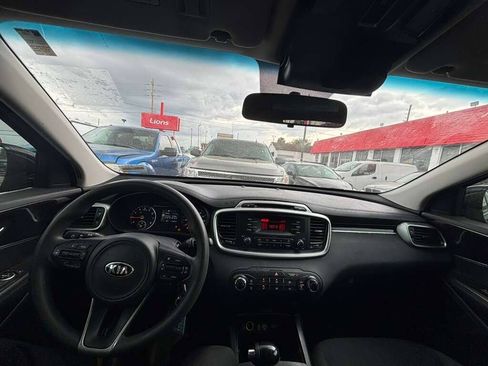 Used 2017 Kia Sorento L FWD image 5