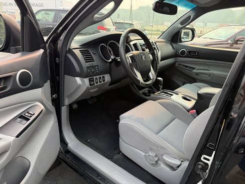 Used 2012 Toyota Tacoma 4x4 Access Cab V6 w/ TRD Off-Road Pkg image 11