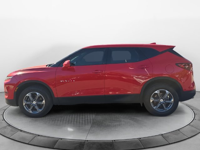 Used 2023 Chevrolet Blazer LT FWD image 2
