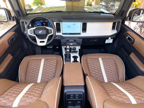 Used 2025 Ford Bronco Outer Banks AWD/4WD image 41