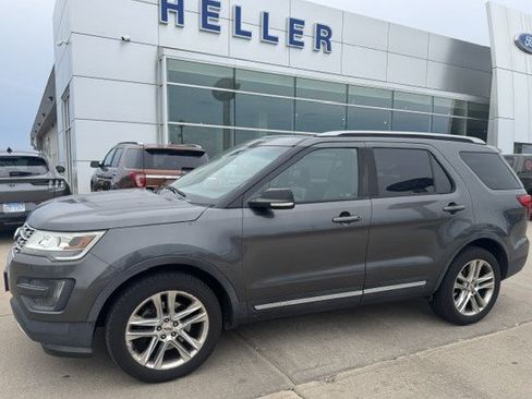 Used 2016 Ford Explorer XLT AWD/4WD image 3