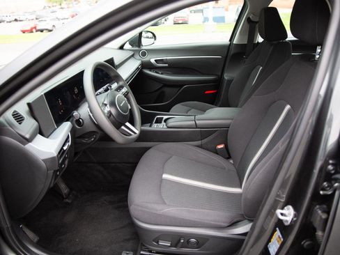 Used 2025 Hyundai Sonata SEL FWD image 21