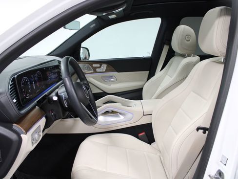 Used 2025 Mercedes-Benz GLS 450 4MATIC image 14