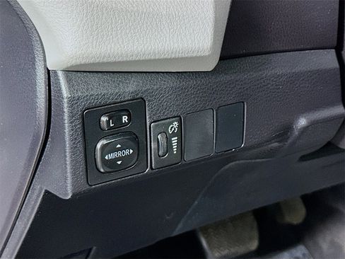 Used 2016 Toyota Corolla LE image 10