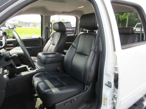 Used 2011 Chevrolet Silverado 1500 LTZ w/ Suspension Package, Off-Road AWD/4WD image 17