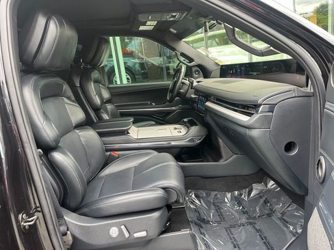Certified 2025 Lincoln Navigator L Reserve w/ Jet Appearance Package AWD/4WD image 26