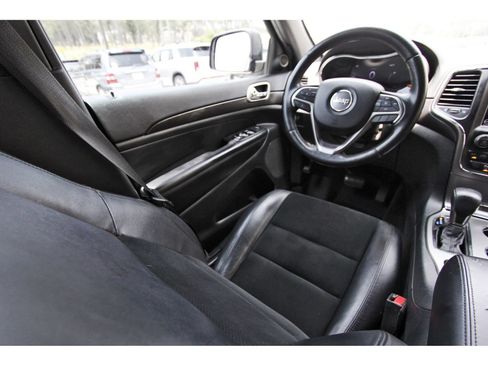 Used 2018 Jeep Grand Cherokee Altitude AWD/4WD image 11