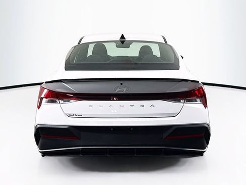 Used 2025 Hyundai Elantra Sport FWD image 7