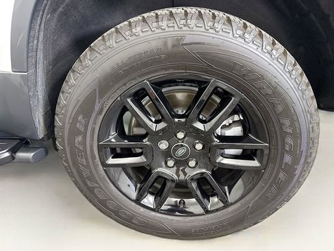 Certified 2025 Land Rover Defender 110 S image 30