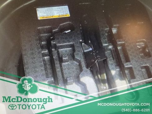 Used 2023 Toyota Corolla LE FWD image 5