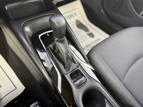 Used 2021 Toyota Corolla LE image 23