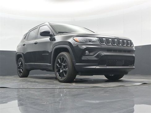 New 2026 Jeep Compass Latitude w/ Mopar Graphics Package image 36
