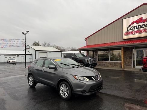 Used 2019 Nissan Rogue Sport S w/ Appearance Package image 1