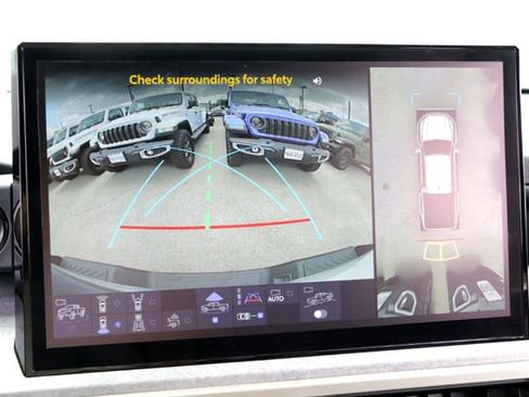 Used 2025 Toyota Tacoma Trailhunter image 17