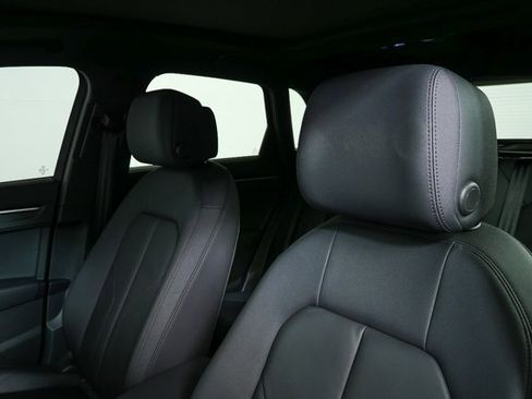 Used 2023 Audi Q3 2.0T Premium w/ Convenience Package image 5