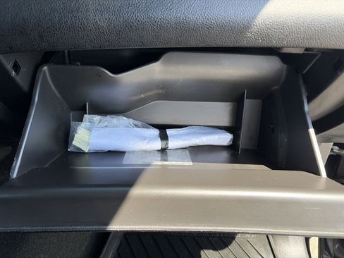 Used 2016 Chevrolet Suburban LS RWD image 31