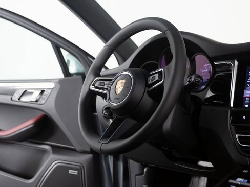 New 2026 Porsche Macan image 28
