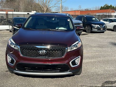 Used 2017 Kia Sorento EX image 2