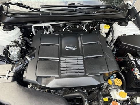 Used 2017 Subaru Outback 3.6R Limited image 38