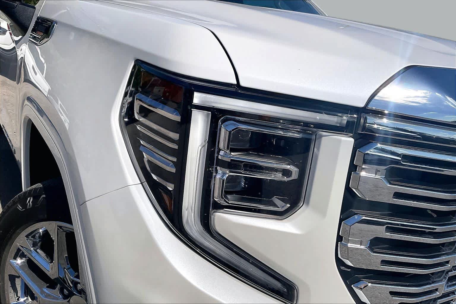 Used 2024 GMC Sierra 1500 Denali w/ Technology Package AWD/4WD image 27