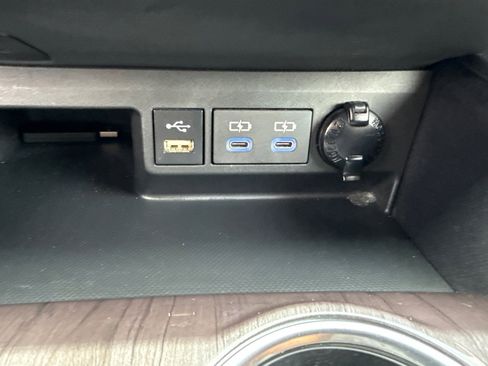 Used 2022 Toyota Highlander Platinum image 32