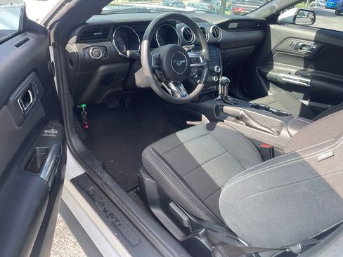 Used 2016 Ford Mustang Coupe RWD image 5