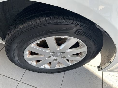 Used 2016 Chrysler Town & Country Touring image 21