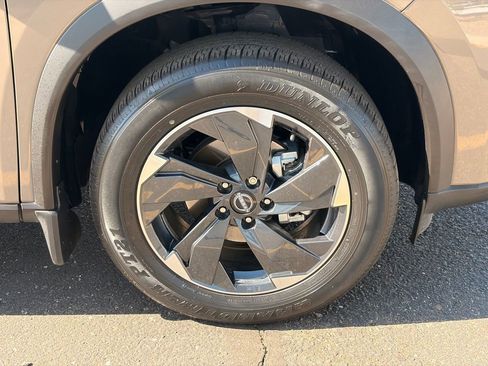 Certified 2024 Nissan Rogue SV FWD image 10