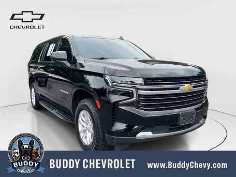 Used 2024 Chevrolet Suburban LT RWD image 1