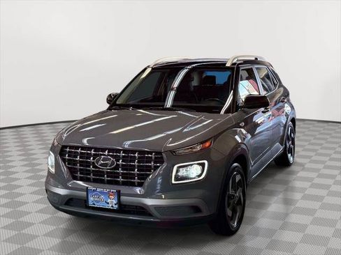 Certified 2022 Hyundai Venue Limited FWD image 5