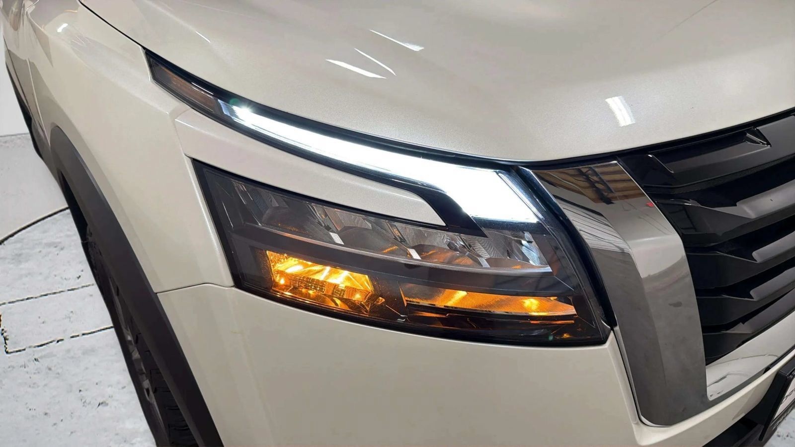 Used 2023 Nissan Pathfinder SV AWD/4WD image 10