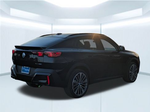 New 2026 BMW X2 xDrive28i AWD/4WD image 5