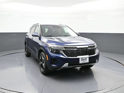 Certified 2025 Kia Seltos EX AWD/4WD image 3