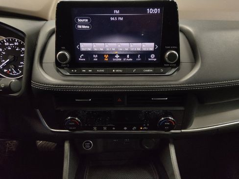 Used 2023 Nissan Rogue SV image 25