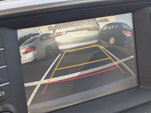 Used 2019 Kia Sorento S image 11