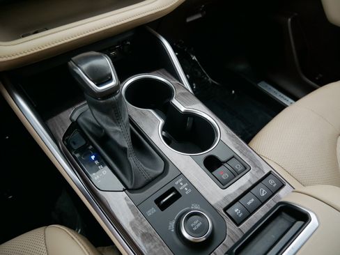 Used 2021 Toyota Highlander Limited image 24