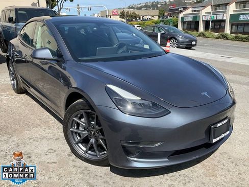 Used 2023 Tesla Model 3 Standard Range image 1