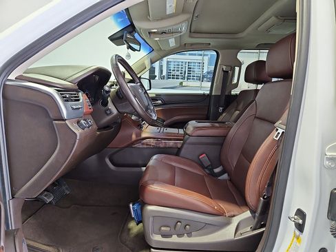 Used 2018 Chevrolet Suburban Premier AWD/4WD image 16