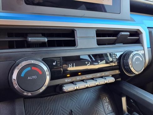 Used 2025 Toyota Tacoma SR5 image 7