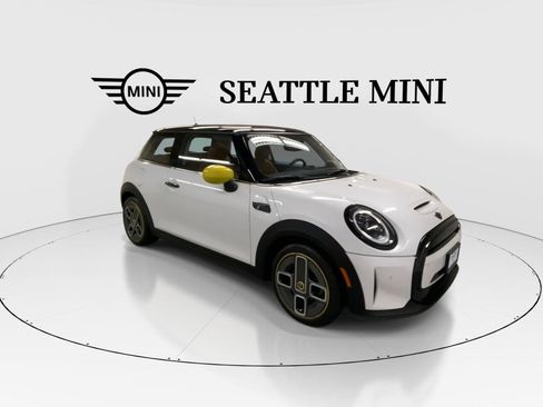 Used 2024 MINI Cooper SE FWD image 2