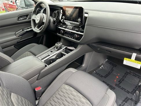 New 2025 Nissan Pathfinder SV w/ Black Appearance Package image 8