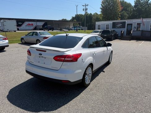 Used 2017 Ford Focus Titanium FWD image 7