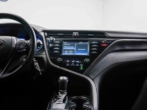 Used 2018 Toyota Camry SE image 13