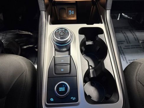 Used 2022 Ford Explorer XLT image 34