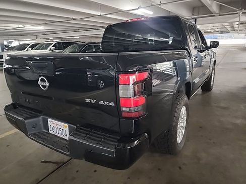 Used 2023 Nissan Frontier SV image 2